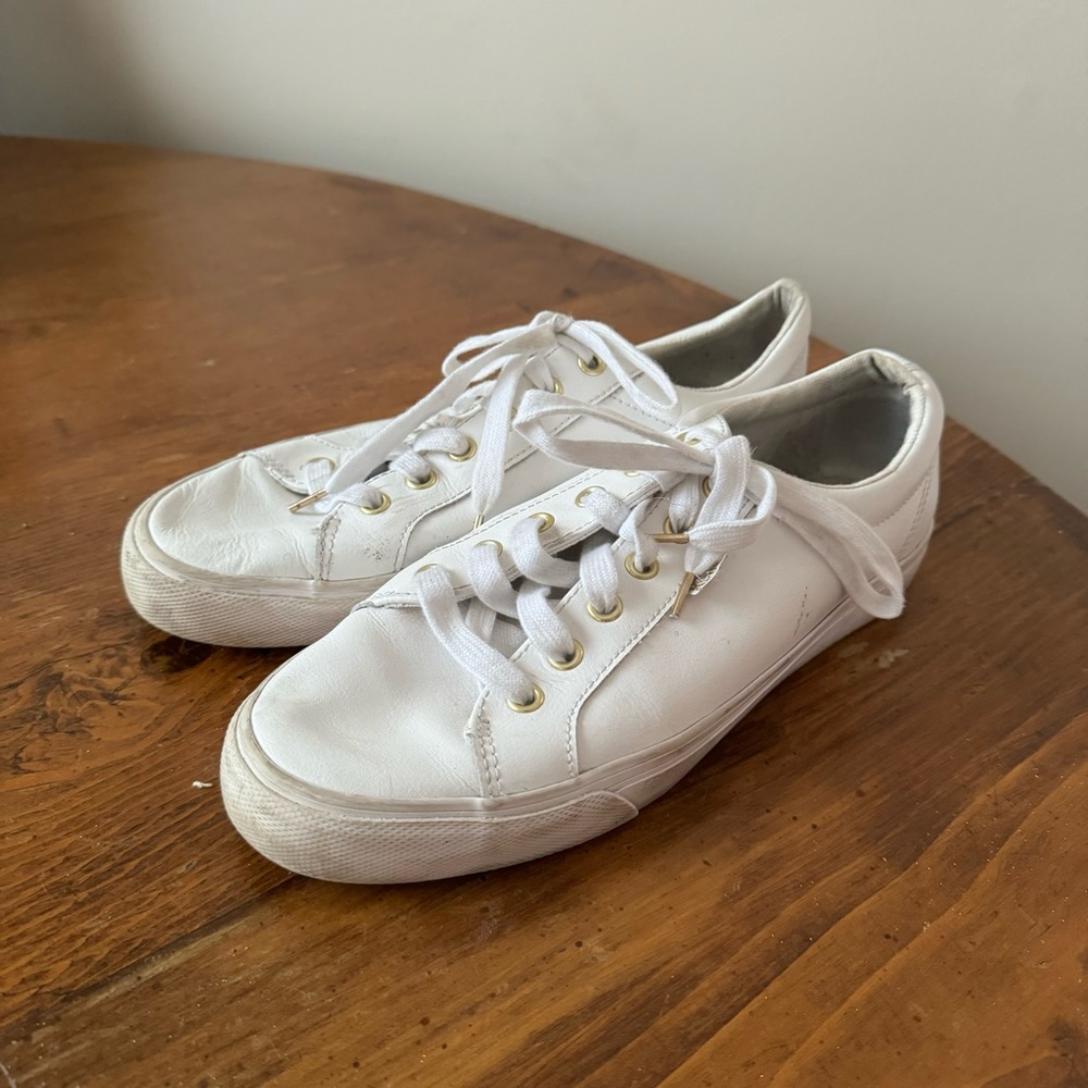 Keds Jumpkick Leather Sneaker Size 10
They do show some wear (see photos)